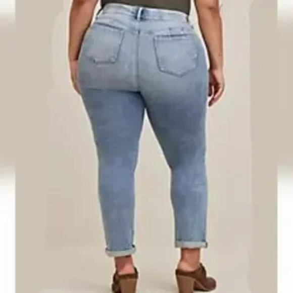 NWT TORRID BOMBSHELL STRAIGHT PREMIUM STRETCH HIGH RISE JEANS - SIZE 18 SHORT - Picture 2 of 10